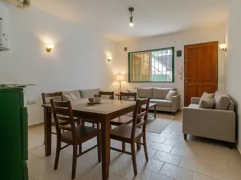 PH EN VENTA EN LA PLATA , 1 DORMITORIO CON JARDIN