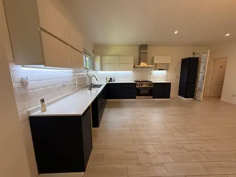 Casa en Venta con 7 cocheras