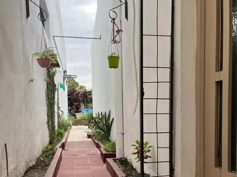 Güiraldes e/ Pueyrredón y Rivadavia