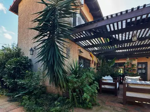 Venta Casa 3 dormitorios, piscina y bcoa LAGOMAR