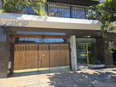 Venta 5 ambientes. cochera. Frente Av del Libertador. Belgrano. Lago de Palermo. 242 m2 totales.