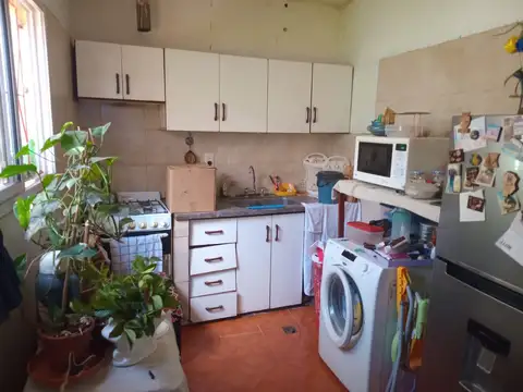 Casa 6 ambientes con 2 baños