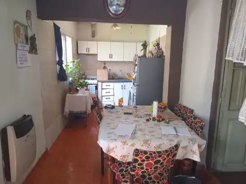CASA AMPLIA , CON GALPON APTO  TALLER MECANICO