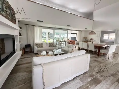 Casa 4 ambientes con 4 baños