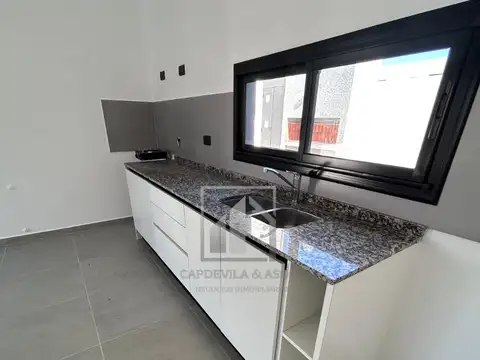 Casa 3 ambientes con 1 baño