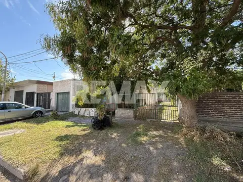 EN VENTA CONJUNTO TRES VIVIENDAS ZONA AEROPUERTO