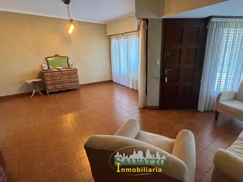 Chalet de estilo en alquiler a 2 cuadras del mar