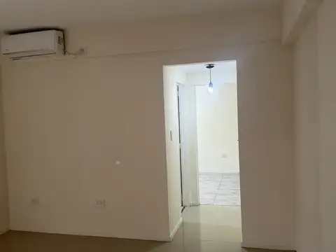 Hermoso 2 ambientes con balcon fraces todo luz 2 aires acondicionados frio calor pisos de porcelanato impecable