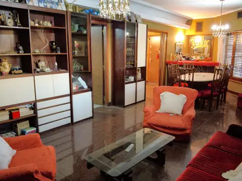 Casa 7 ambientes con 4 baños