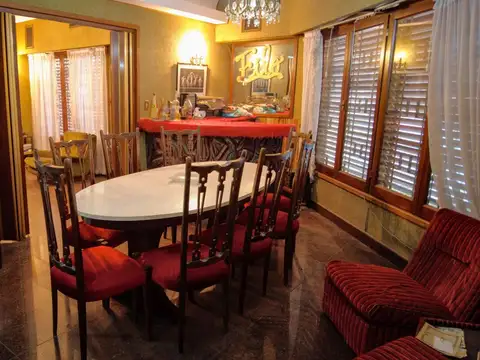 Casa en Venta con 8 cocheras