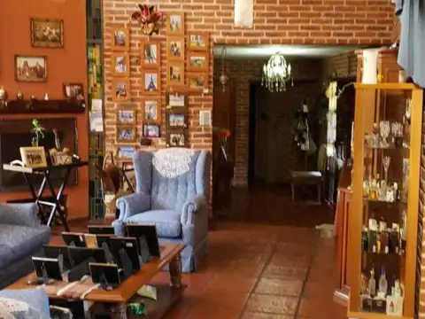 Casa en Venta con 2 cocheras