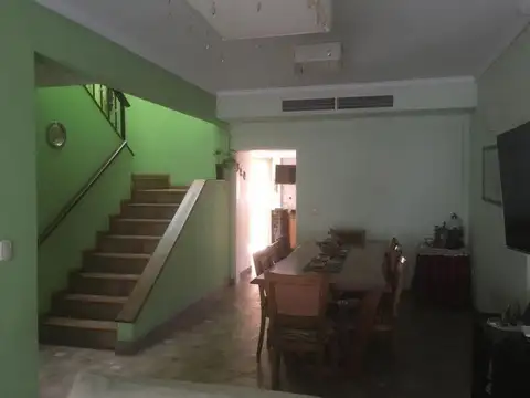 Casa en Venta con 3 cocheras