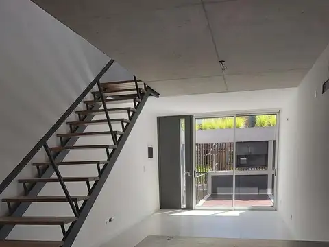 Excelente unidad 3 ambientes con terraza propio, cochera cubierta. Detalles de categ. Olivos