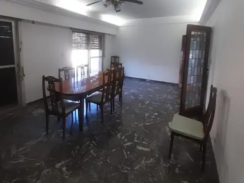 Depto Tipo Casa en Alquiler en Lomas del Mirador, $ 950.000