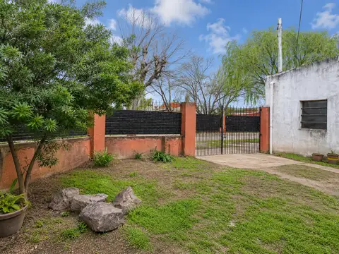 Casa 3 ambientes con 1 baño