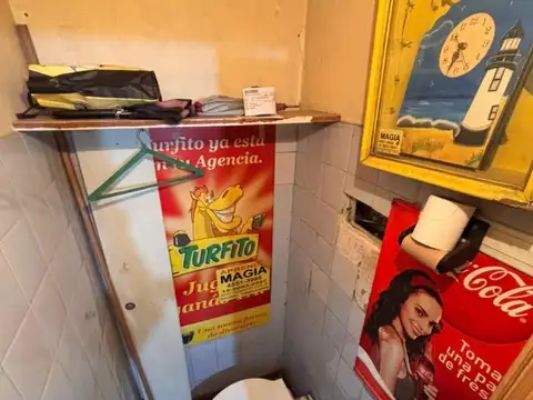 QUIOSCO SOBRE AVDA. FDCO. LACROZE CASI ESQUINA CONDE!