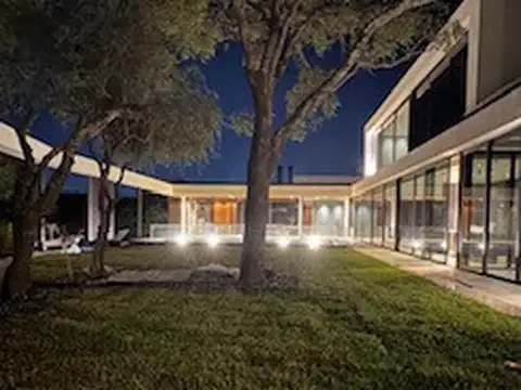 VENTA CASA MODERNA COUNTRY LOMAS DE LA CAROLINA