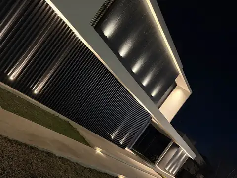 VENTA CASA MODERNA COUNTRY LOMAS DE LA CAROLINA