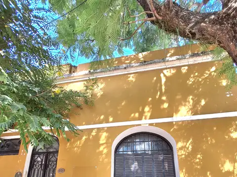 Casa en alquiler en Zárate. 2 Dormitorios amplios.