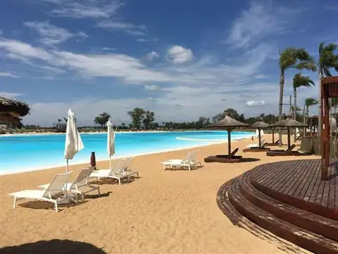 Lagoon Pilar - Sólida Casa! Estilo Racionalista de 4 amb con gran parque  