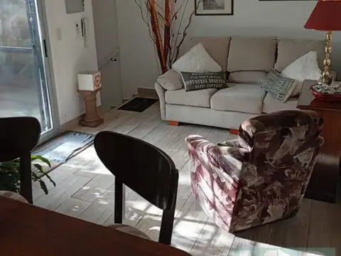 Venta de PH de 3 dormitorios, cochera , dos patios y quincho . Villa Luro