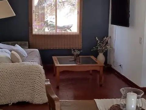 Venta casa y departamento con patio y pileta