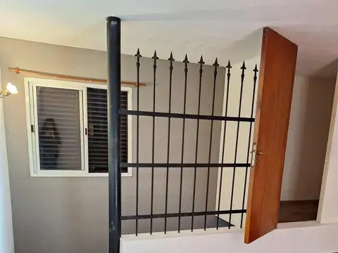 Depto Tipo Casa 7 ambientes con 2 baños