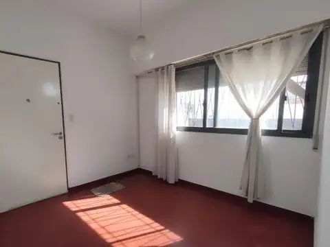 Planta baja con patio propio, a metros de la estación