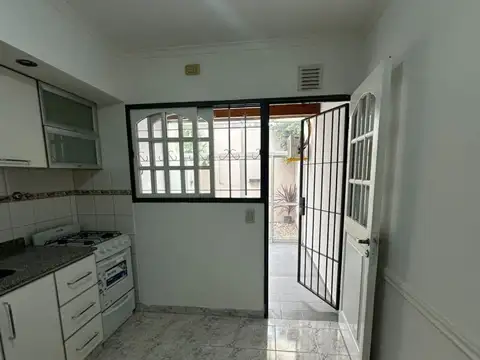 ALQUILER, DUPLEX 3 AMBIENTES CON PATIO, RAMOS MEJIA, SIN EXPENSAS.