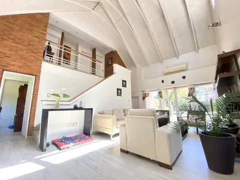 Casa en Venta con 1 cochera