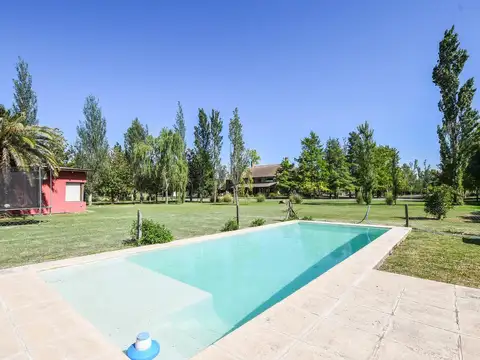 Casa 7 ambientes con 2 baños