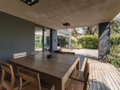 Casa 7 ambientes con 4 baños