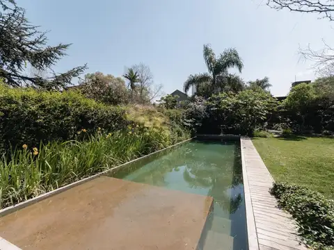 Av. Maestra Ada Elflein al 3000