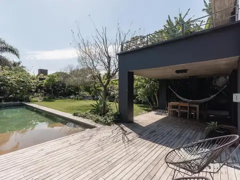 Espectacular casa moderna con increible jardin- cercana a varios accesos