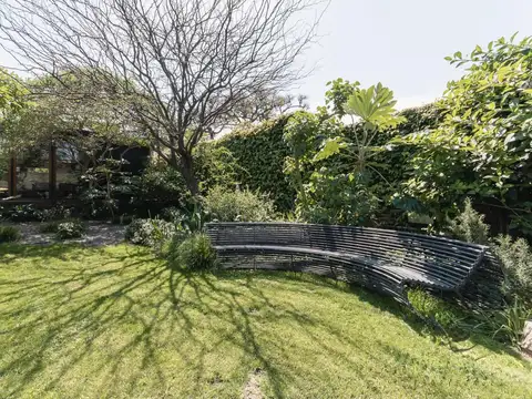 Casa en Alquiler con 2 cocheras