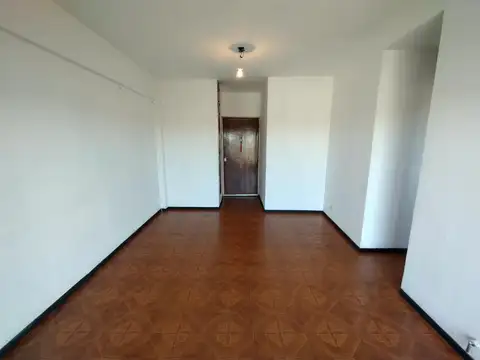 Departamento de 2 ½ ambientes con gran balcón aterrazado en Mataderos