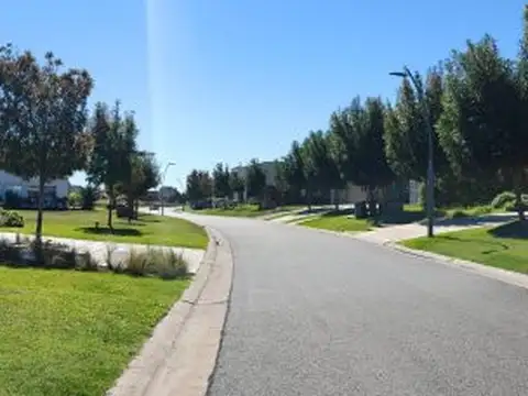 Lote de 739 m² en Barrio Costas – Puertos