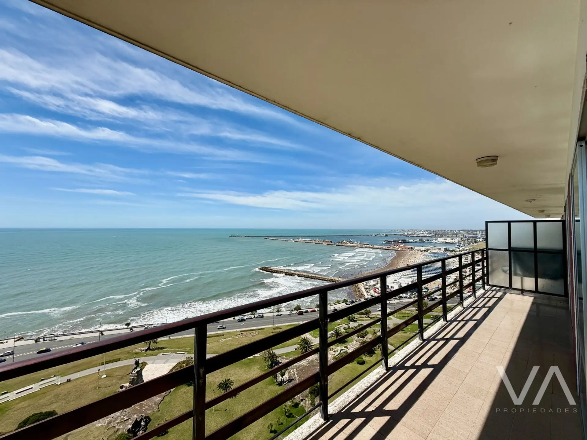 Depto 4 amb, 113m² con 2 cocheras y balcón terraza — Playa Grande