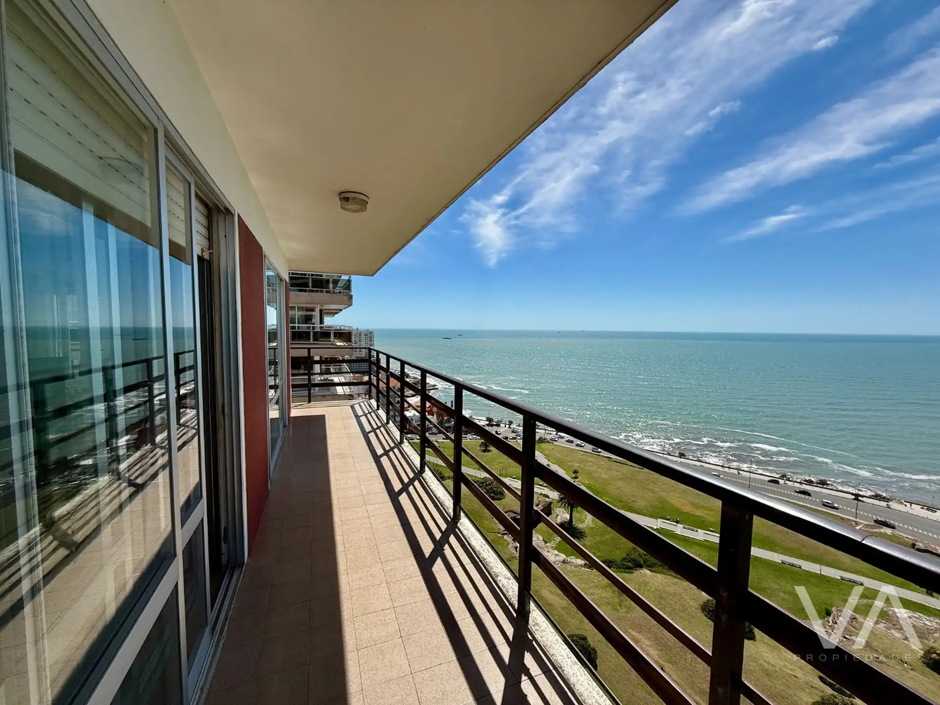 Depto 4 amb, 113m² con 2 cocheras y balcón terraza — Playa Grande