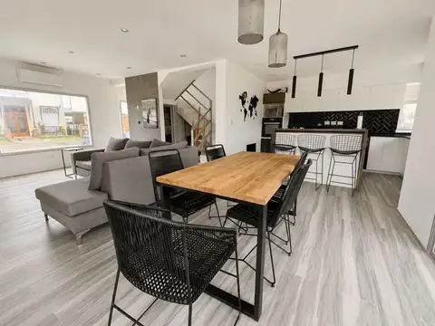 VENTA CASA 4 AMBIENTES BARRIO LAGUNA AZUL PERMUTA