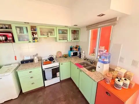SE VENDE CASA DOS DORMITOROS CON PILETA EN MURPHY
