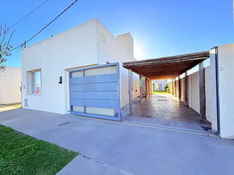 SE VENDE CASA DOS DORMITOROS CON PILETA EN MURPHY