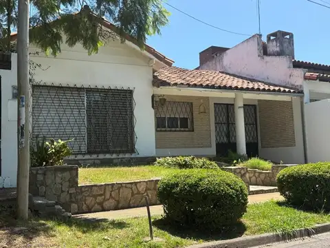 Casa 4 ambientes en venta Castelar Norte