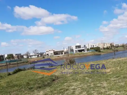 Venta de  lote al agua en Canton Norte, Escobar