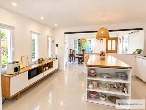 Casa en Venta con 4 cocheras