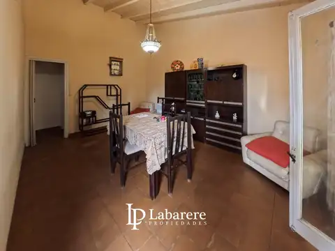 Casa 6 ambientes con 2 baños