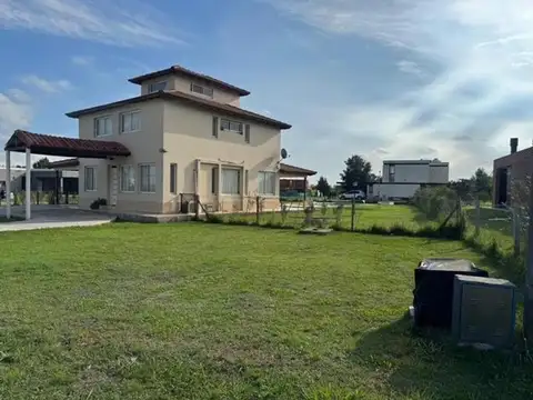 Casa en Alquiler en La Magdalena, USD 1.800