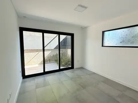 Oficina en Alquiler en Parque Luro, $ 500.000