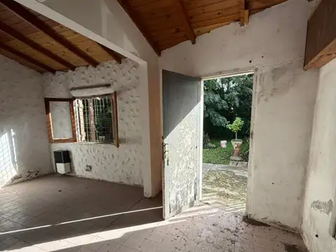 Casa 4 ambientes con 2 baños
