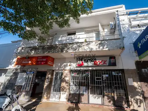 Casa + 2 locales en venta sobre importante avenida